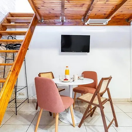 Proche Nation Apartment *